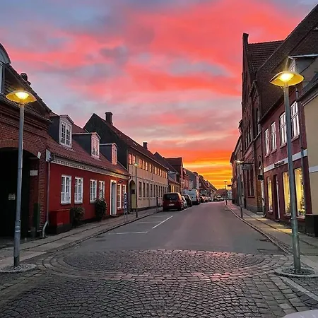 Nyaraló Charmerende I Centrum Præstø